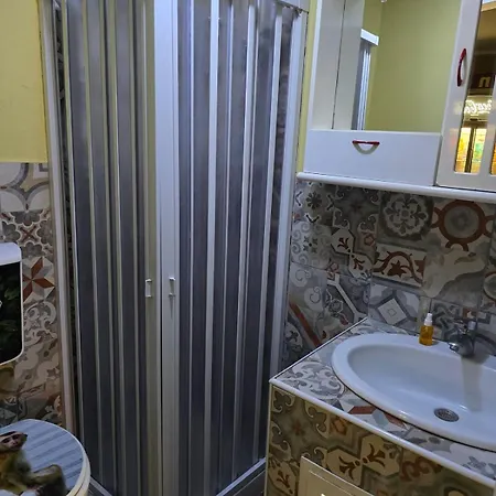 Il Vano Della Scimmia Aeroporto Apartman